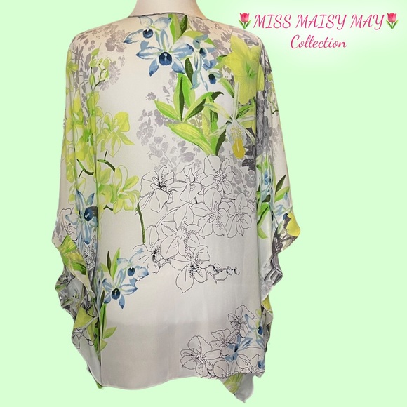 BCBG, Gorgeous flowy top with impeccably flirty lines and forgiveness, Size M/L - Picture 3 of 12